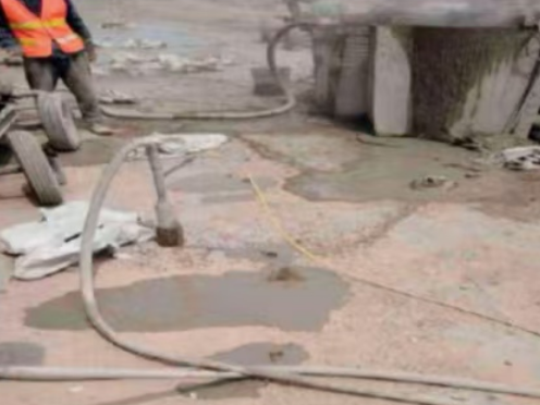 李沧水泥混凝土路面板底注浆技术 路面脱空注浆整治方案